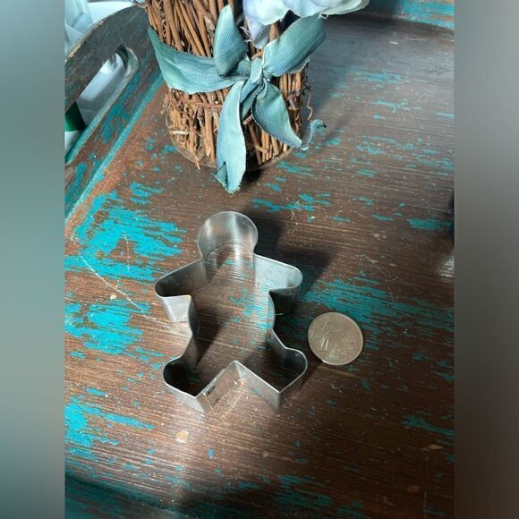 8 Various Shapes & Sizes Metal Cookie Cutters Set of 8 NWOT - Picture 3 of 8